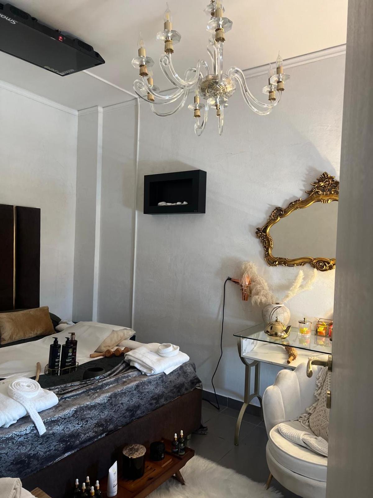 Femme Noir Luxury Spa Experience San Nicola La Strada Exteriör bild