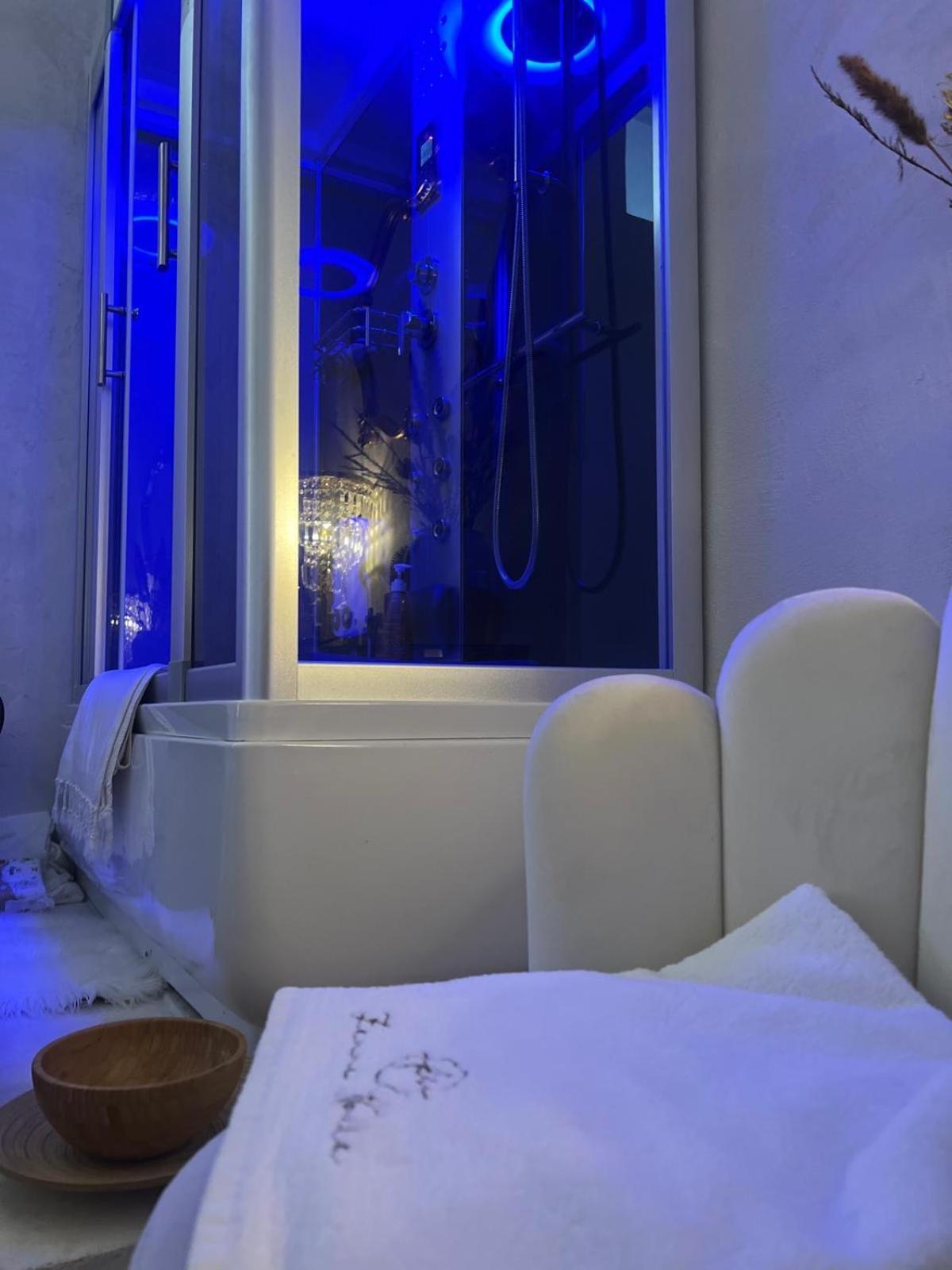 Femme Noir Luxury Spa Experience San Nicola La Strada Exteriör bild